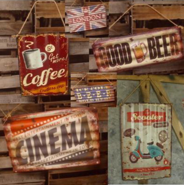 Verschiedene Vintage Wellblech Reklameschilder